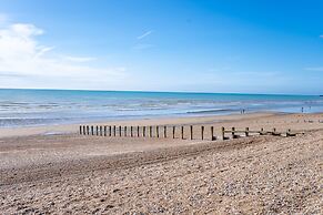 Blissful Bay Just a Stone s Throw Away