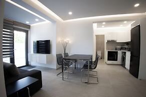 Phaedrus Living Luxury Mackenzie Flat