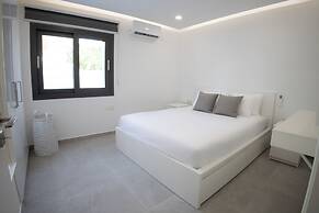 Phaedrus Living Luxury Mackenzie Flat