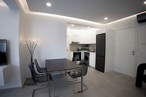 Phaedrus Living Luxury Mackenzie Flat