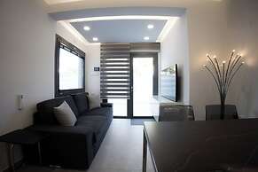 Phaedrus Living Luxury Mackenzie Flat