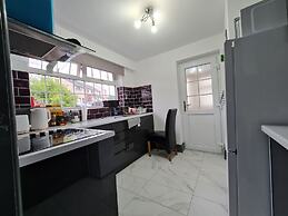 2-bed House Bungalow in Bristol