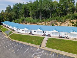 Elegant Suite with Jacuzzi