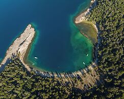 Isla Victoria - Folk Camp