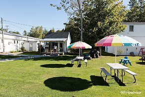 3BedroomApt Pool CampFire PlayArea