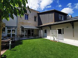 Bloom Hostel Bar & Garden