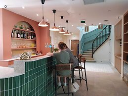 Bloom Hostel Bar & Garden