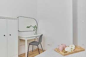 Lwowska by the Lake by Renters Prestige