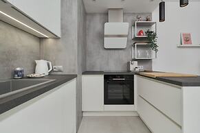 Lwowska by the Lake by Renters Prestige