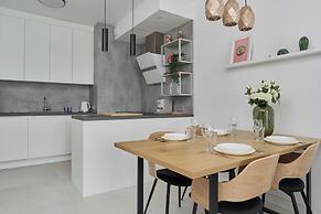 Lwowska by the Lake by Renters Prestige