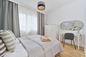 Lwowska by the Lake by Renters Prestige