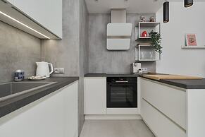 Lwowska by the Lake by Renters Prestige