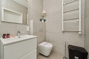 Lwowska by the Lake by Renters Prestige