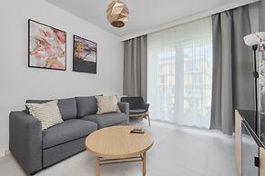 Lwowska by the Lake by Renters Prestige