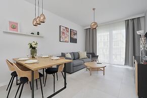 Lwowska by the Lake by Renters Prestige