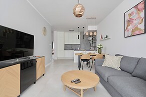 Lwowska by the Lake by Renters Prestige