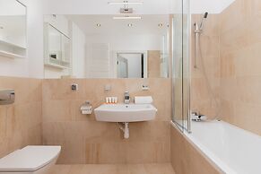 Comfy Apartment Czarnieckiego by Renters