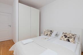 Comfy Apartment Czarnieckiego by Renters