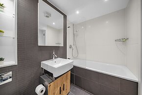 King's Cross Apartment with Terrace