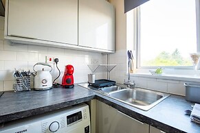 Immaculate 2 - Bedroom House in Milton Keynes