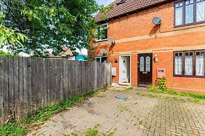 Immaculate 2 - Bedroom House in Milton Keynes