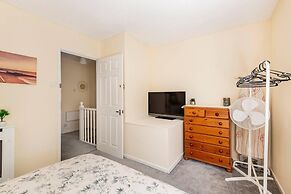 Immaculate 2 - Bedroom House in Milton Keynes