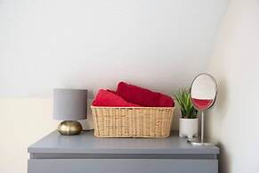 Immaculate 2 - Bedroom House in Milton Keynes