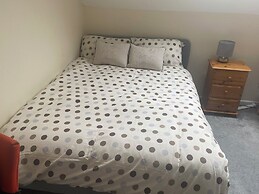 Immaculate 2 - Bedroom House in Milton Keynes