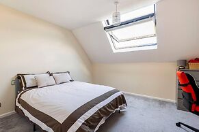 Immaculate 2 - Bedroom House in Milton Keynes