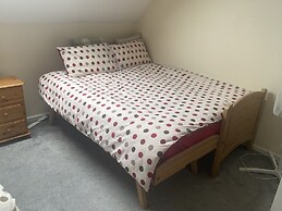 Immaculate 2 - Bedroom House in Milton Keynes