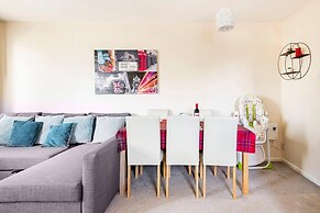 Immaculate 2 - Bedroom House in Milton Keynes