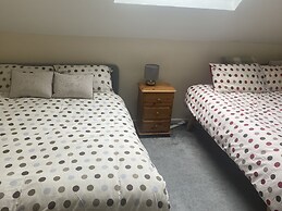Immaculate 2 - Bedroom House in Milton Keynes