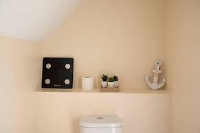 Immaculate 2 - Bedroom House in Milton Keynes