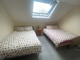 Immaculate 2 - Bedroom House in Milton Keynes