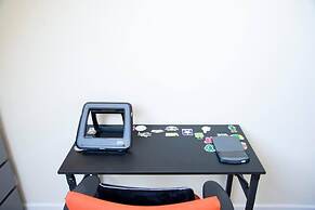 Immaculate 2 - Bedroom House in Milton Keynes