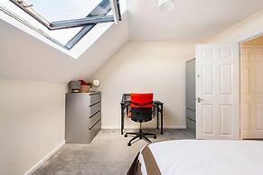 Immaculate 2 - Bedroom House in Milton Keynes
