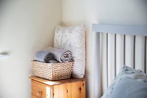 Immaculate 2 - Bedroom House in Milton Keynes