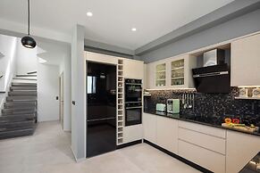 Villa Tolena by Marilena Pagkrati