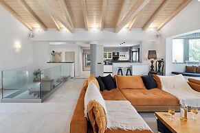 Villa Tolena by Marilena Pagkrati