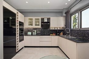 Villa Tolena by Marilena Pagkrati