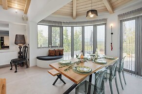 Villa Tolena by Marilena Pagkrati