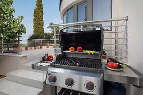 Villa Tolena by Marilena Pagkrati