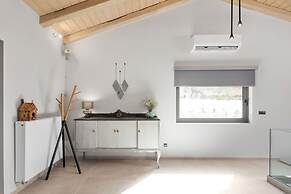 Villa Tolena by Marilena Pagkrati