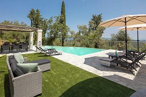 Villa Tolena by Marilena Pagkrati