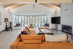 Villa Tolena by Marilena Pagkrati