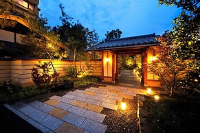 Kanazawa YuOnsen Hyakurakusou