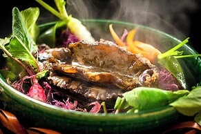 Kanazawa YuOnsen Hyakurakusou