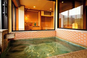 Kanazawa YuOnsen Hyakurakusou