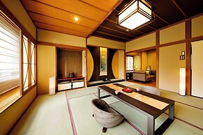 Kanazawa YuOnsen Hyakurakusou