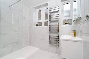 Boutique Flat Near O2 & Excel